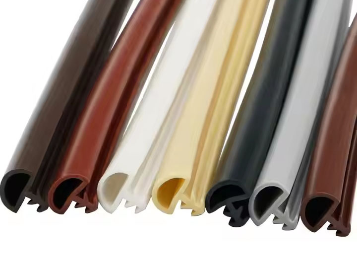 Rubber sealing strip