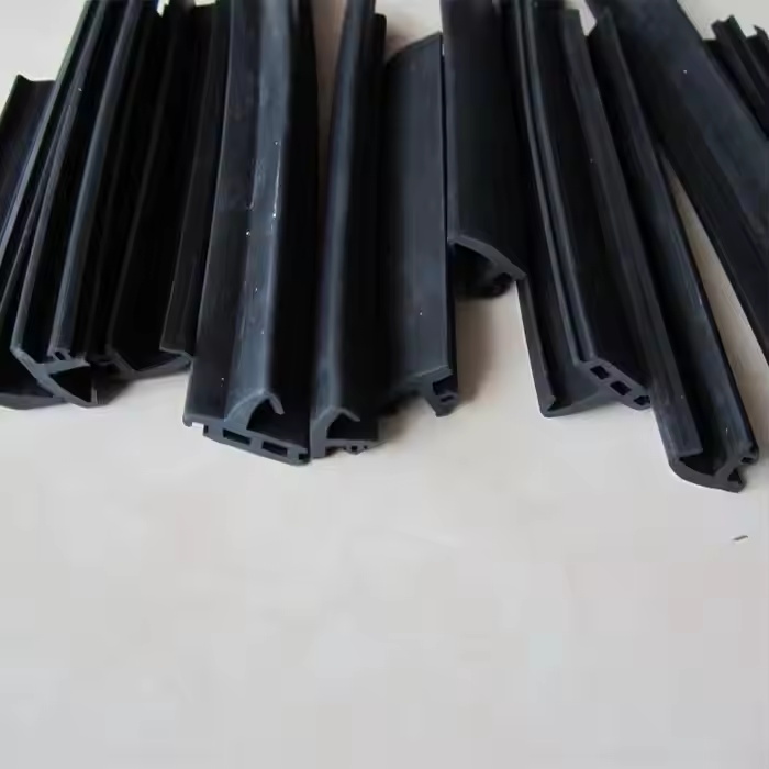 Rubber sealing strip