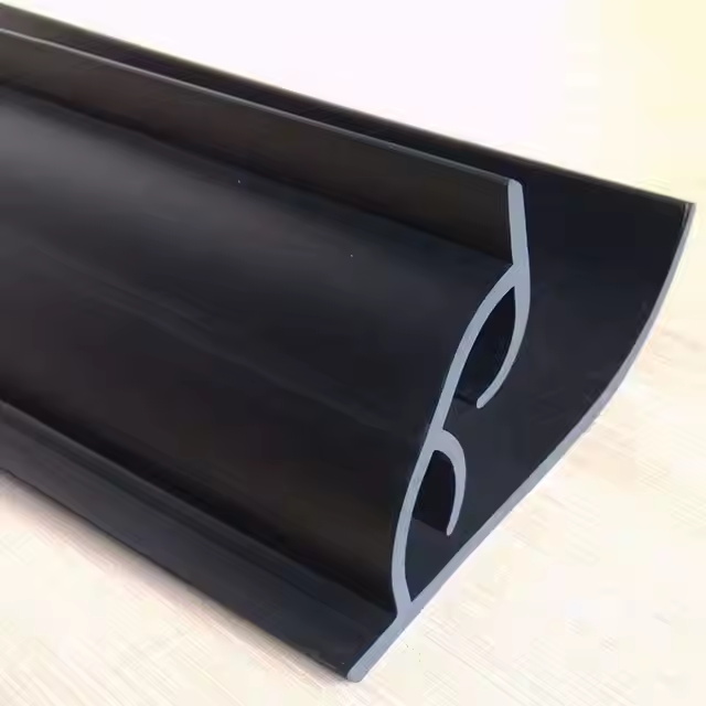 Rubber sealing strip