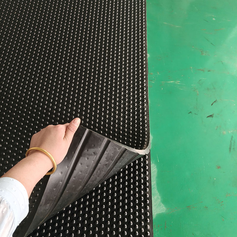 Rubber cowshed mat